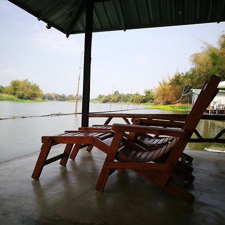 River Marina Resort Uthai Thani Habitación foto